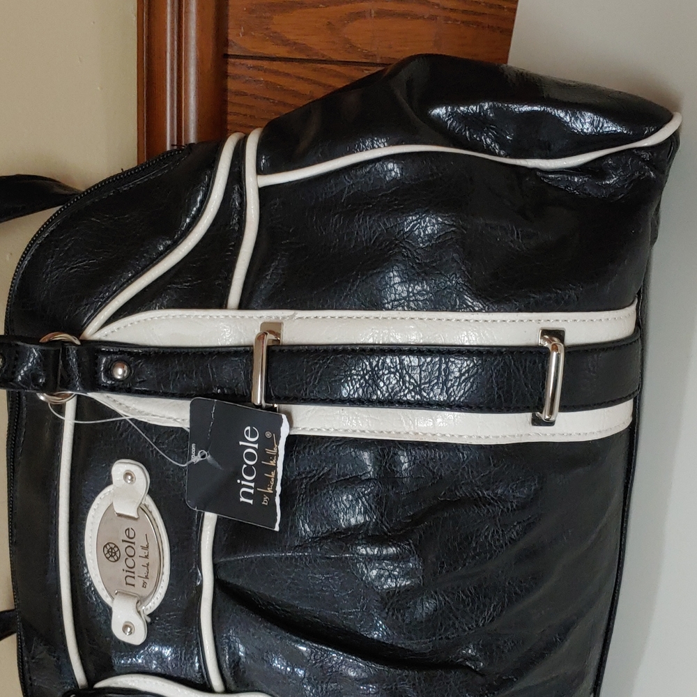 Nicole Miller 🆕 Shiny Leather Shoulder Bag - Picture 5 of 17